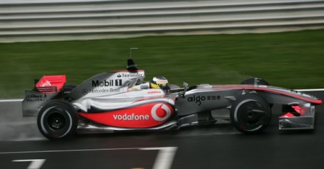 Pedro da la Rosa skifter nu denne McLaren racer ud med en BMW Sauber.